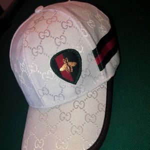 AUTHENTIC White Gucci hat with gold bee